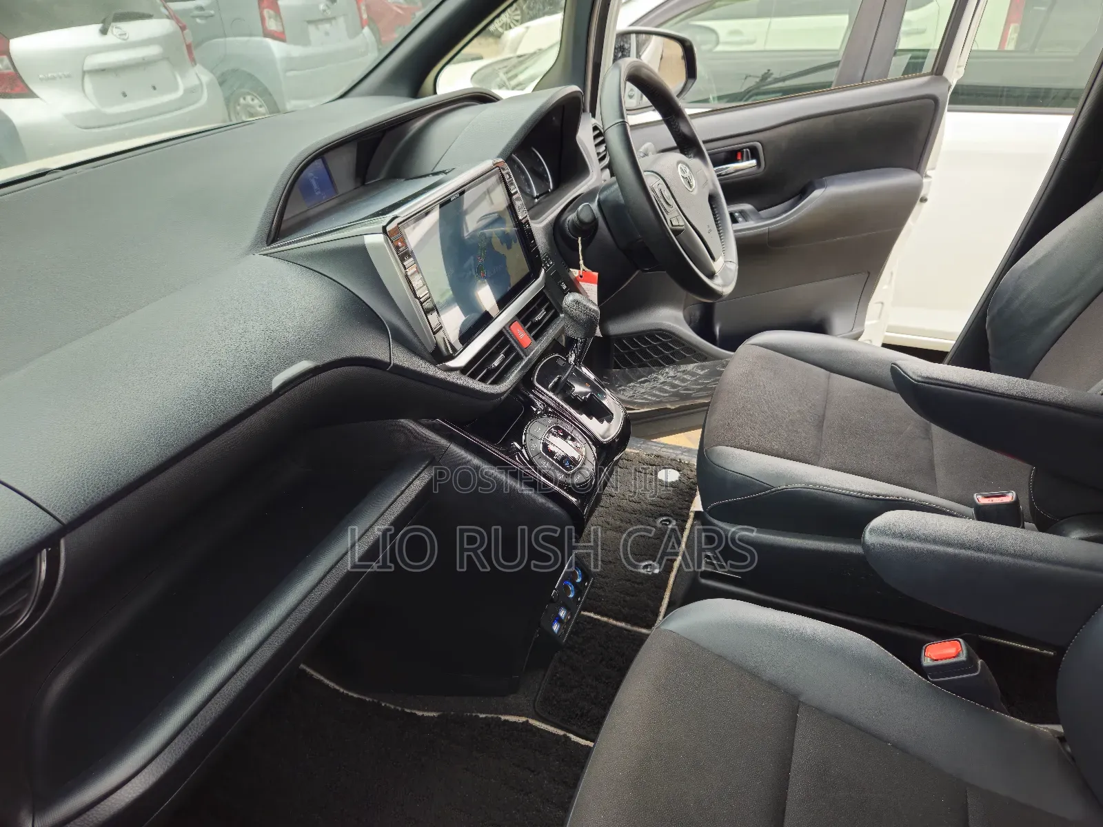 Toyota Noah 2018 White