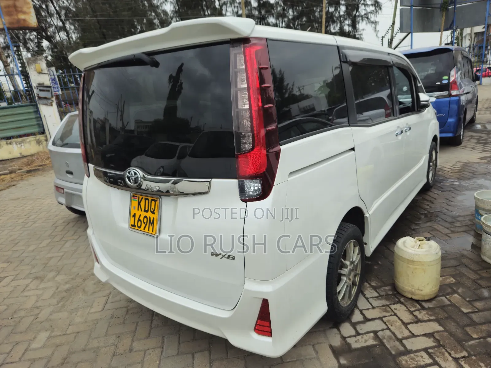 Toyota Noah 2018 White