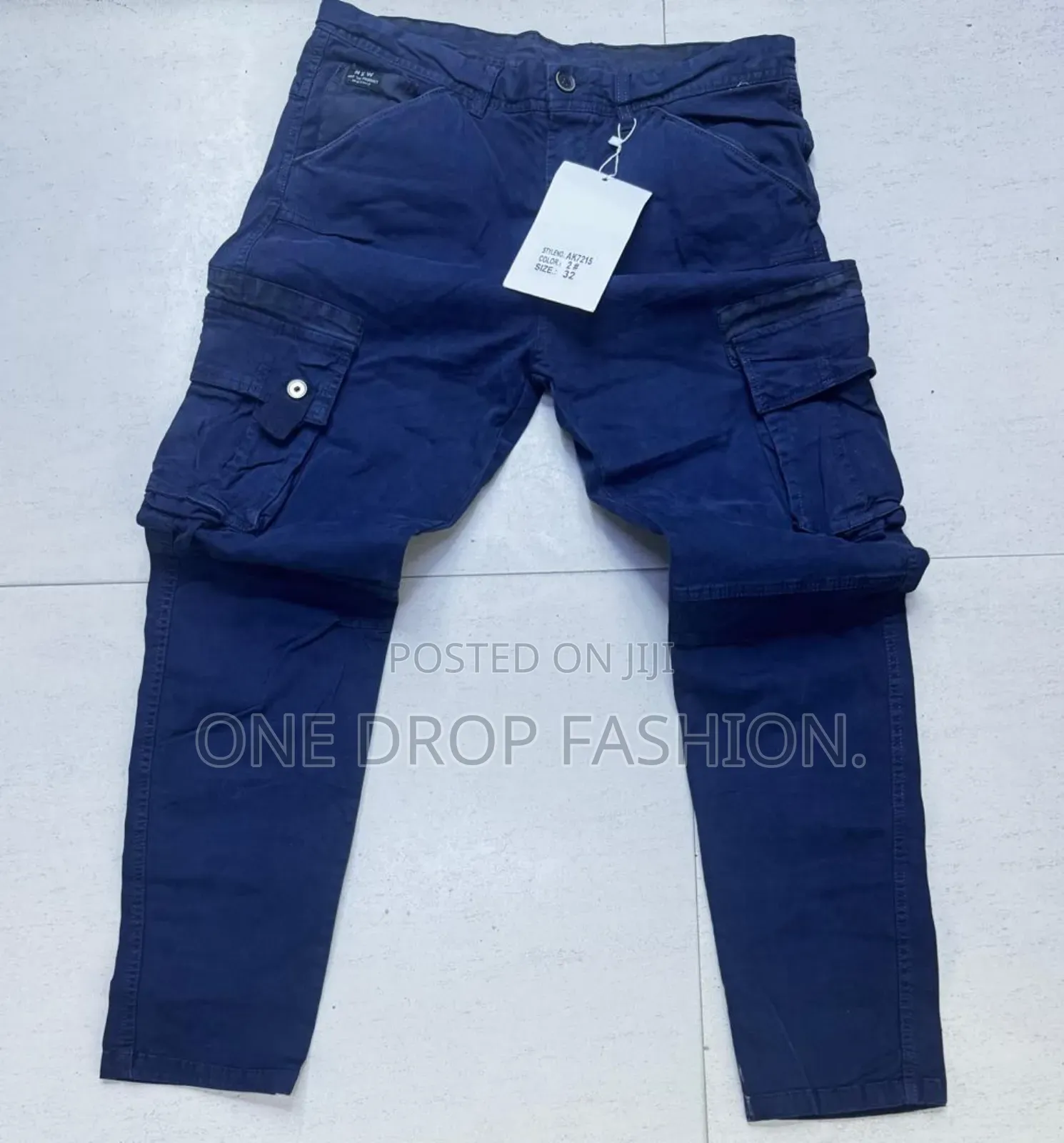 Cargos Ak7215
