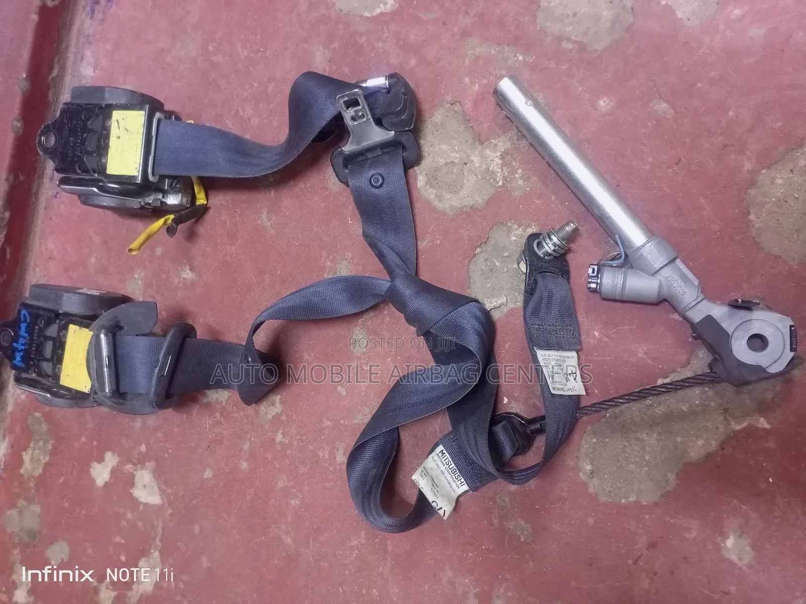 Mitsubishi RVR Seat Belts