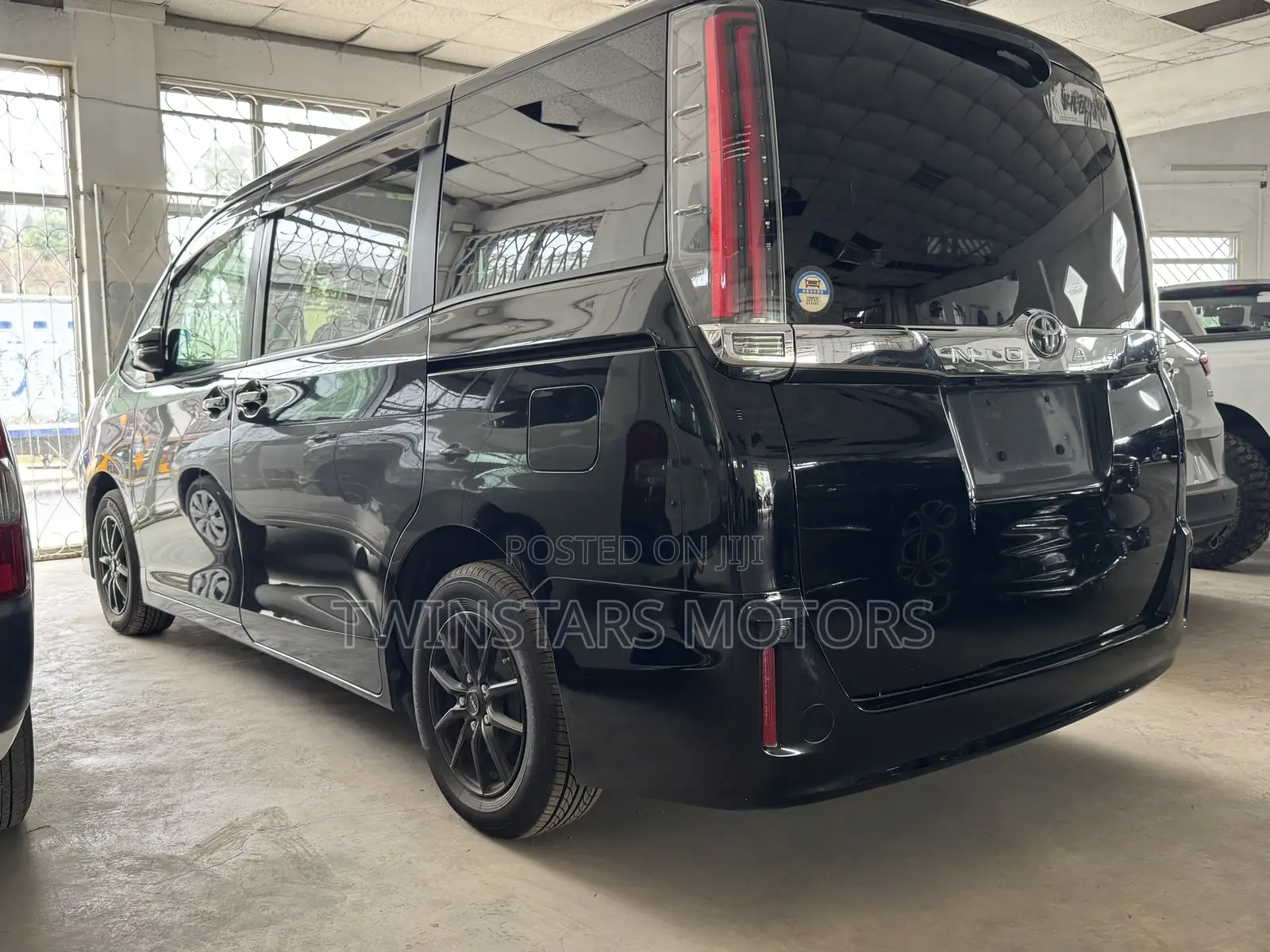 Toyota Noah 2.0 AWD (7 Seater) 2018 Black