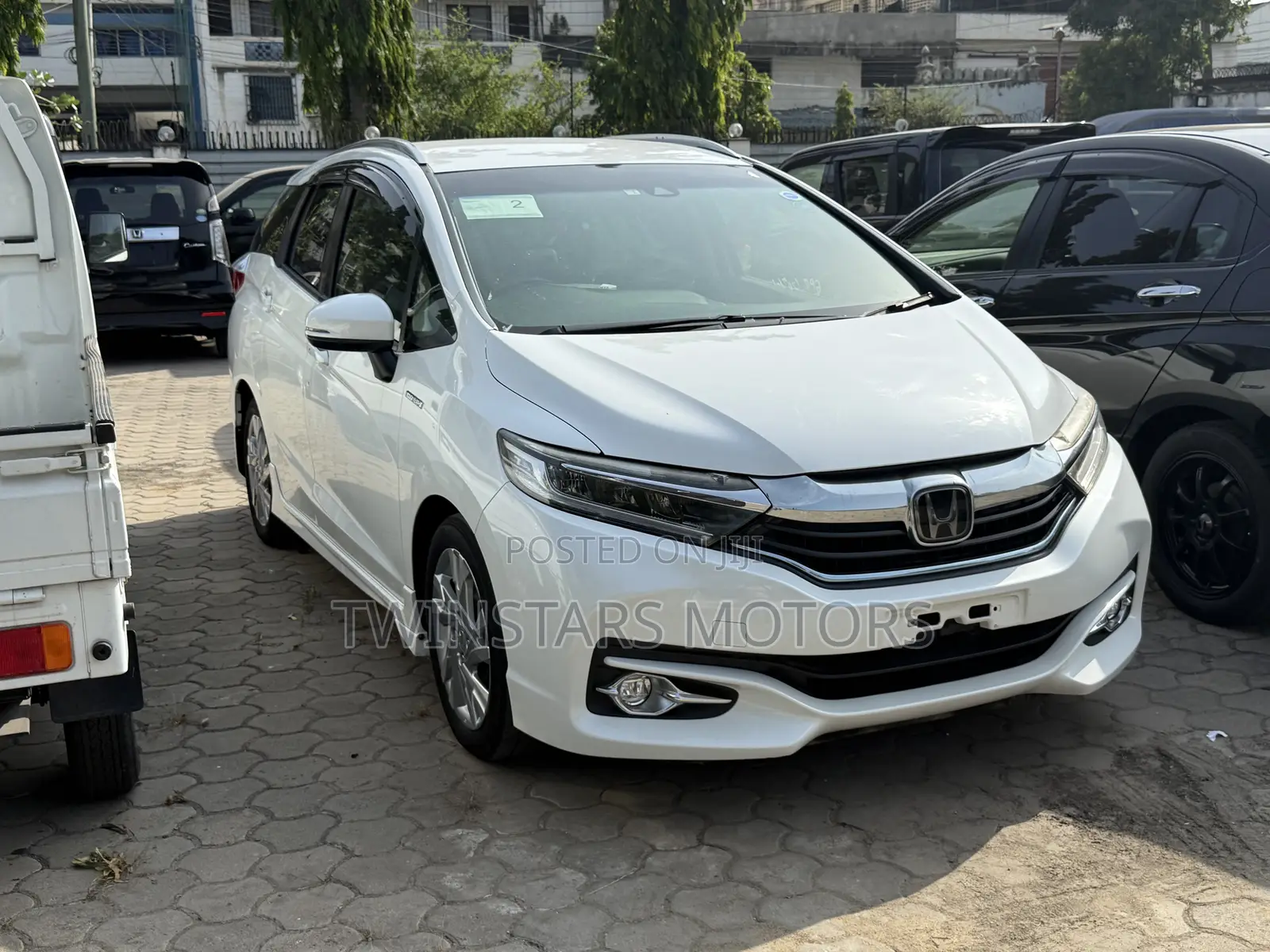 Honda Fit Shuttle 1.5 Hybrid 2WD 2018 Pearl