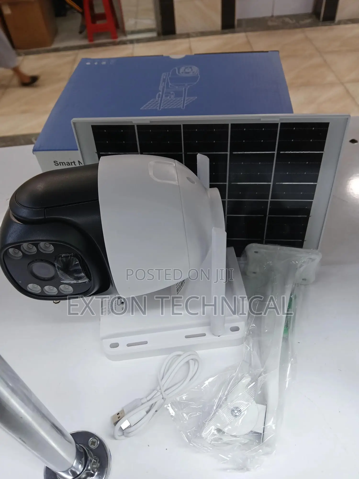 V380 Solar-Powered Outdoor PTZ Camera 4g