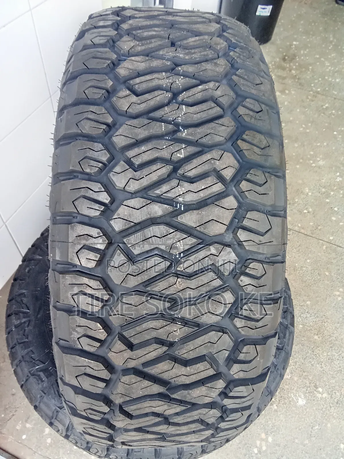 275/55r20 Maxxis Razr At811
