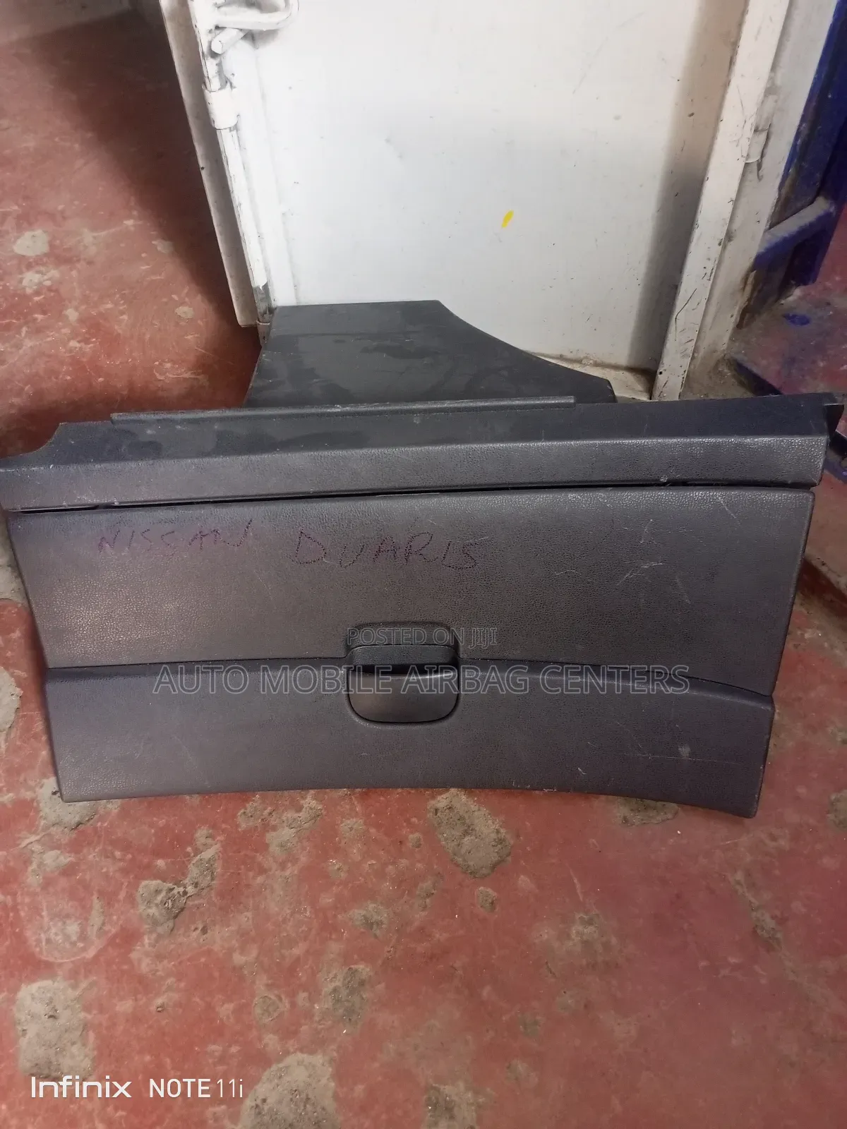 Nissan Dualis Glowbox