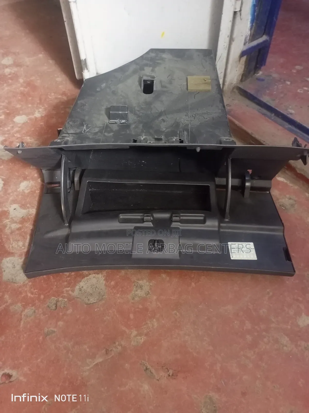 Nissan Dualis Glowbox