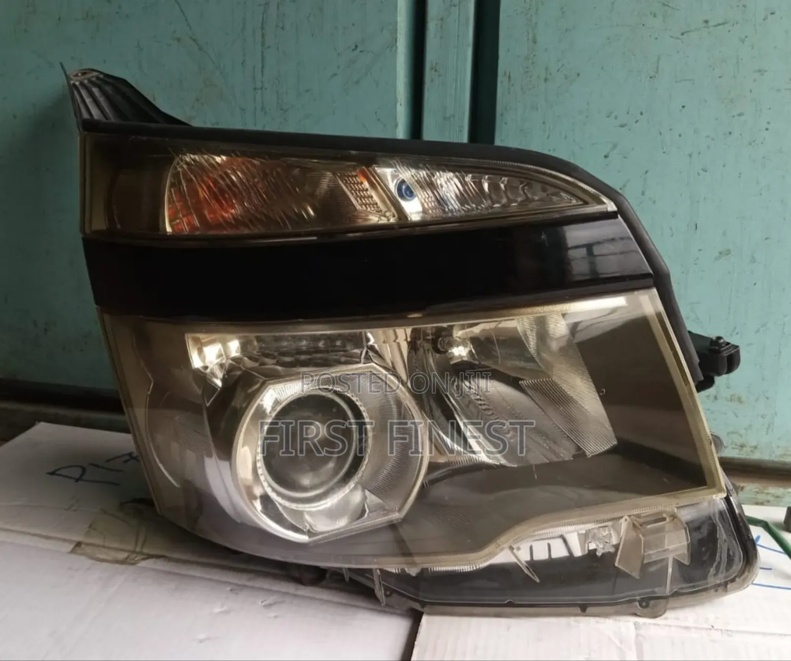 Voxy 2012 Non Xenon Headlights