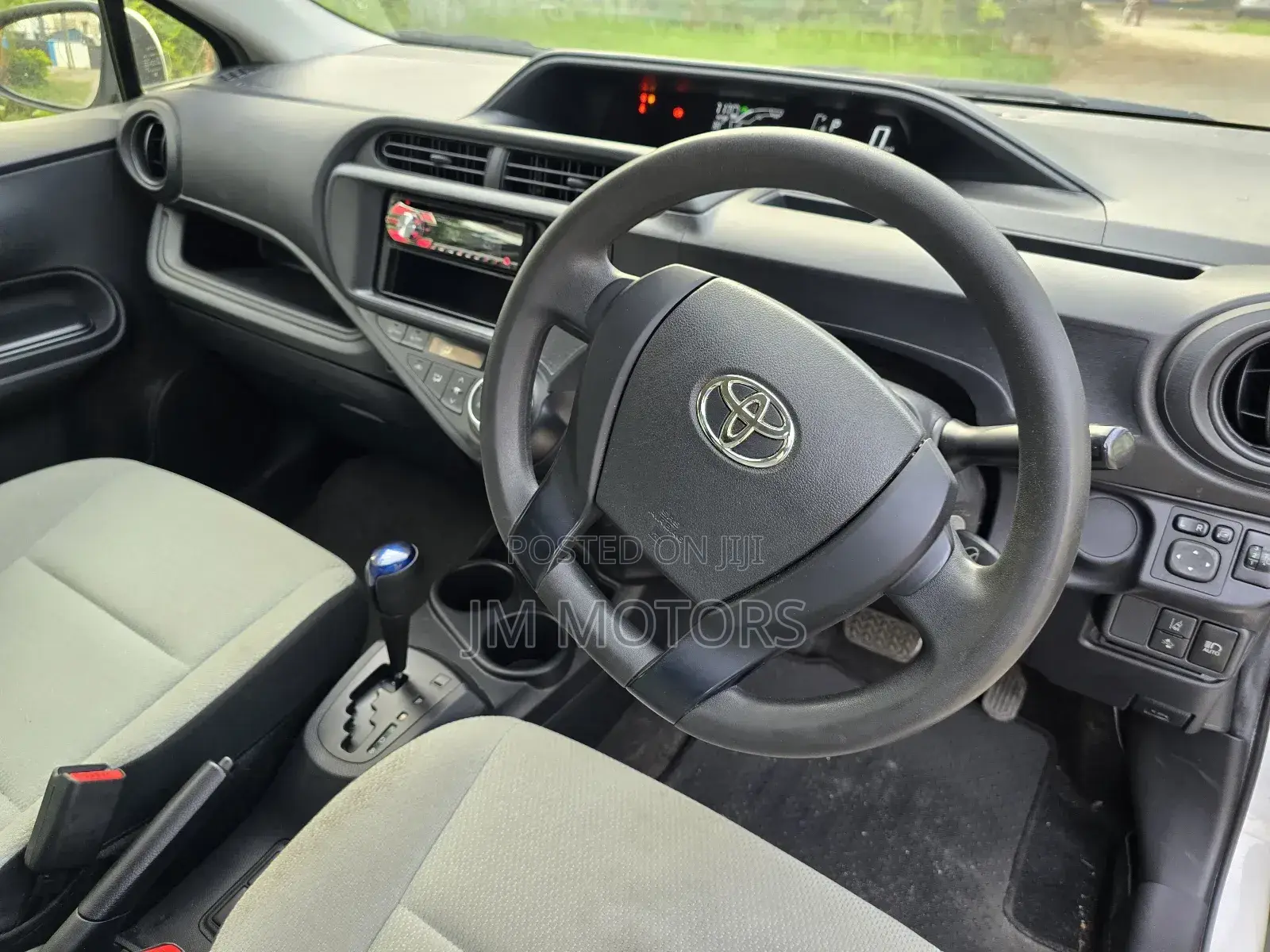 Toyota Aqua 2017 Off white