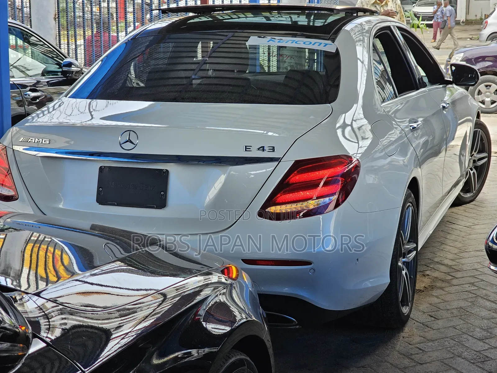 Mercedes-Benz E250 2017 Off white