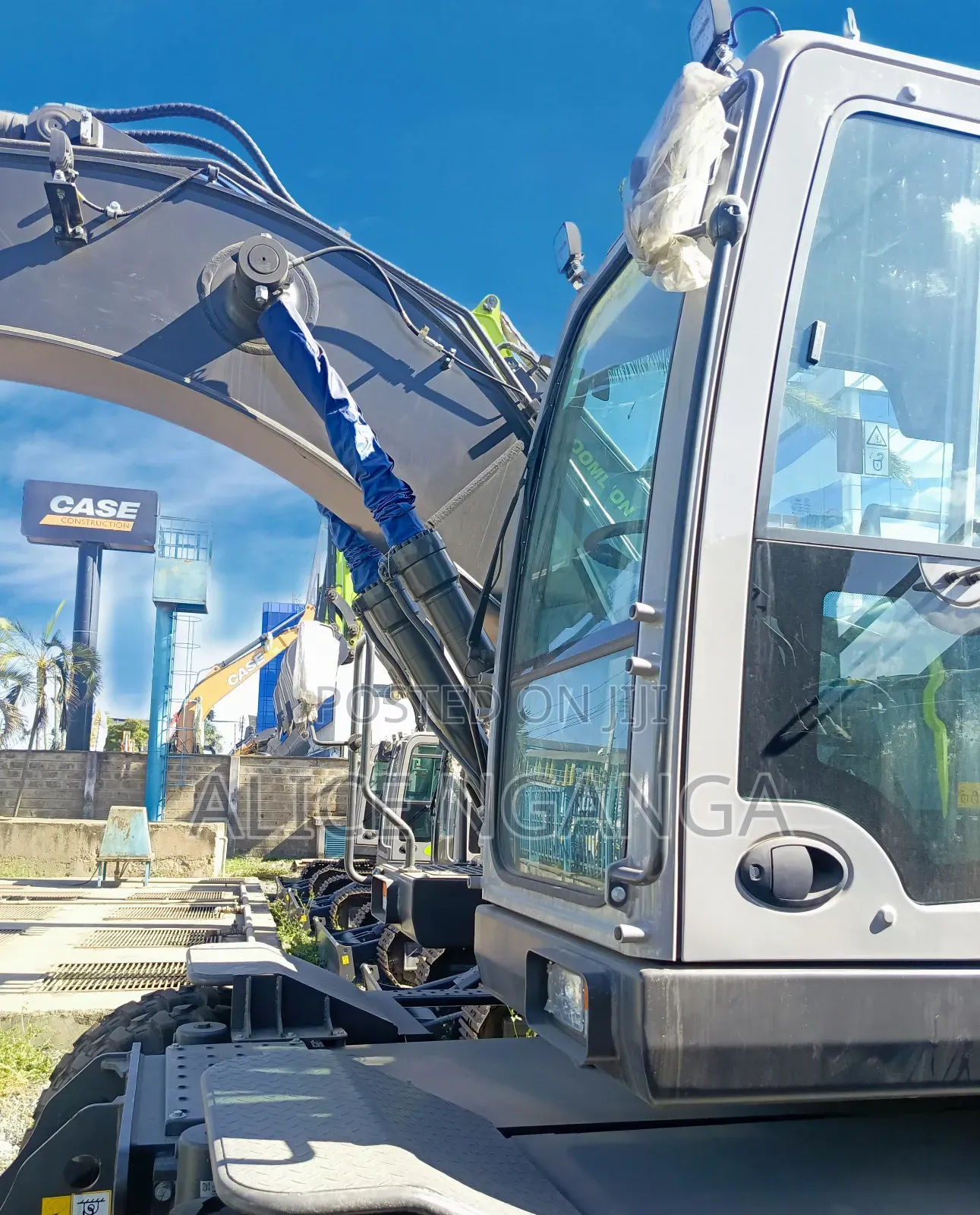 Excavator,15tns , 110,000$ Plus VAT