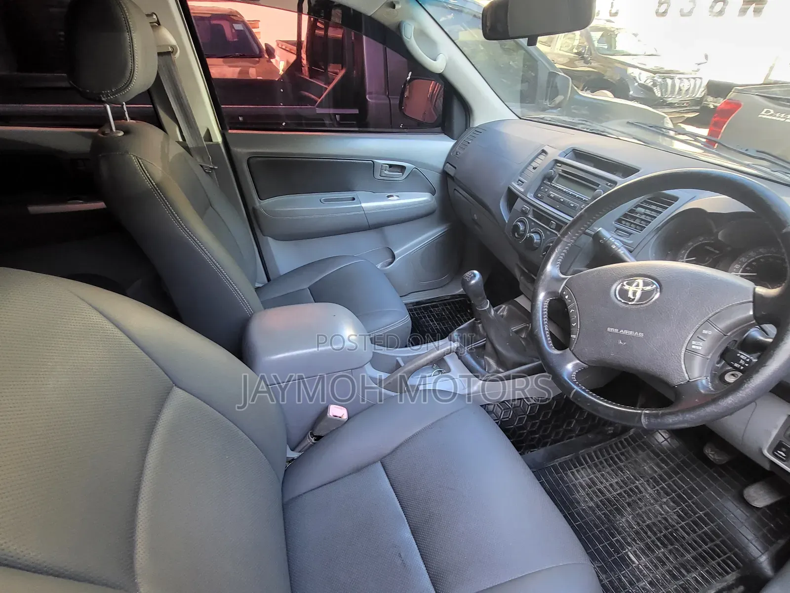 Toyota Hilux 2015 Gray