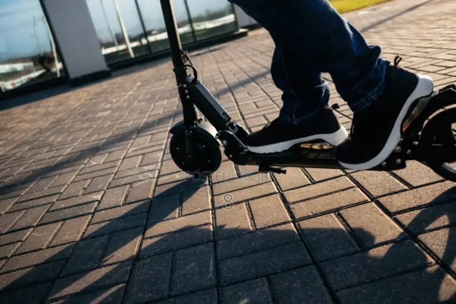 Adult Electric Scooter With 40km Range 120kg Capacity