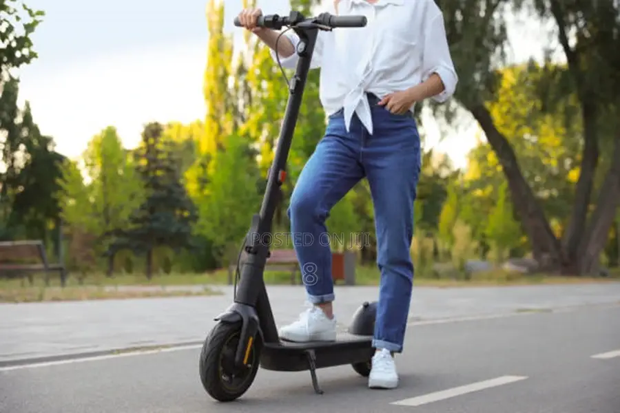 Quick-Charging Electric Scooter – 36V Battery, 25km/H Speed