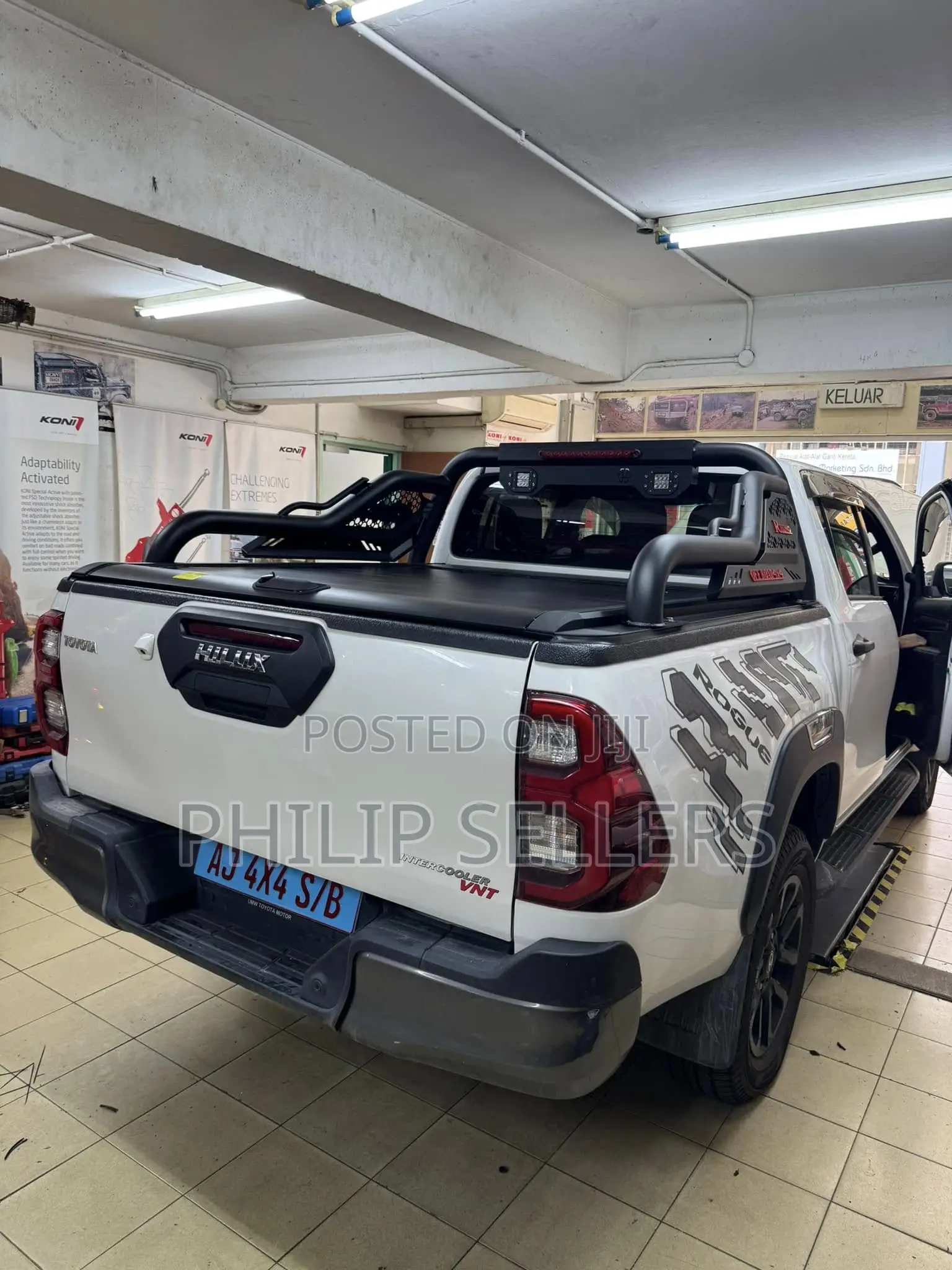 Lockable With Vehicle Tailgate and Cover.