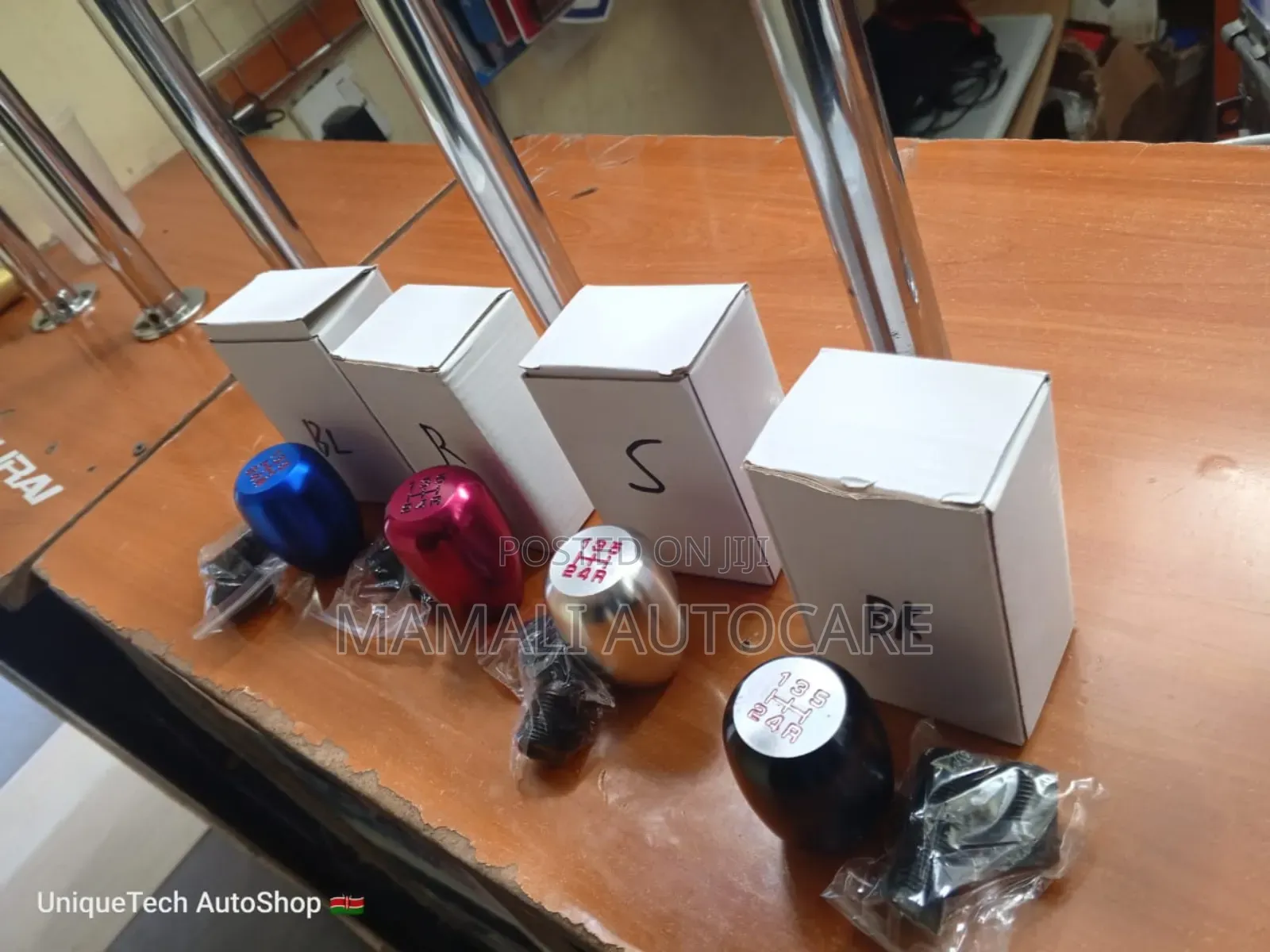 Universal 5-Speed Metallic Gear Knob