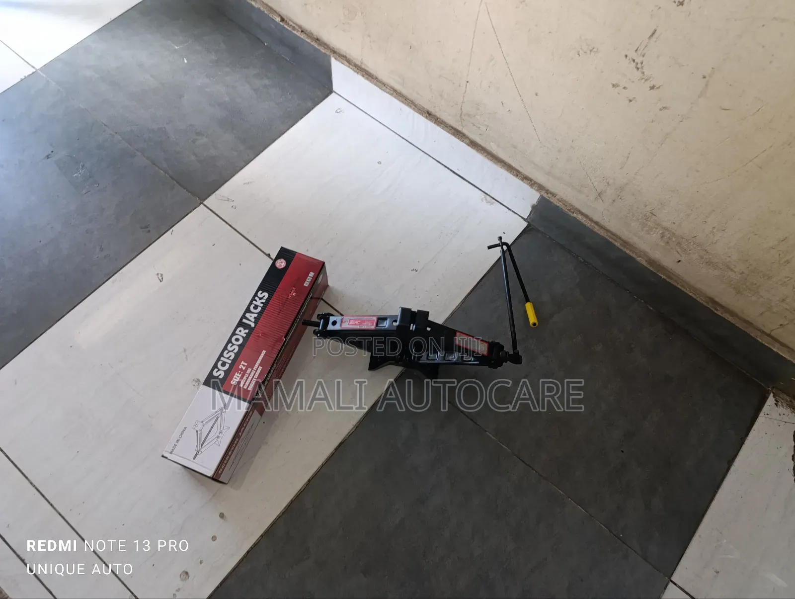 Portable 2 Ton Scissor Jack