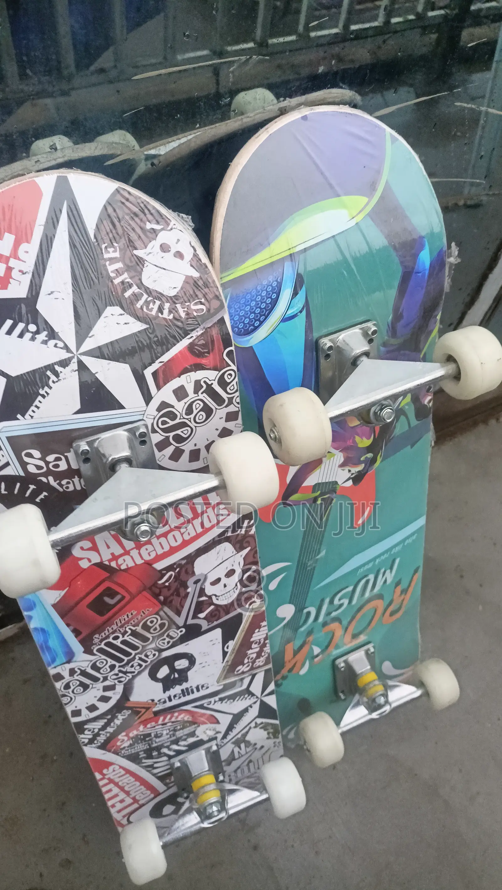 Street-Ready Skateboard for Adults – Fun and Durable