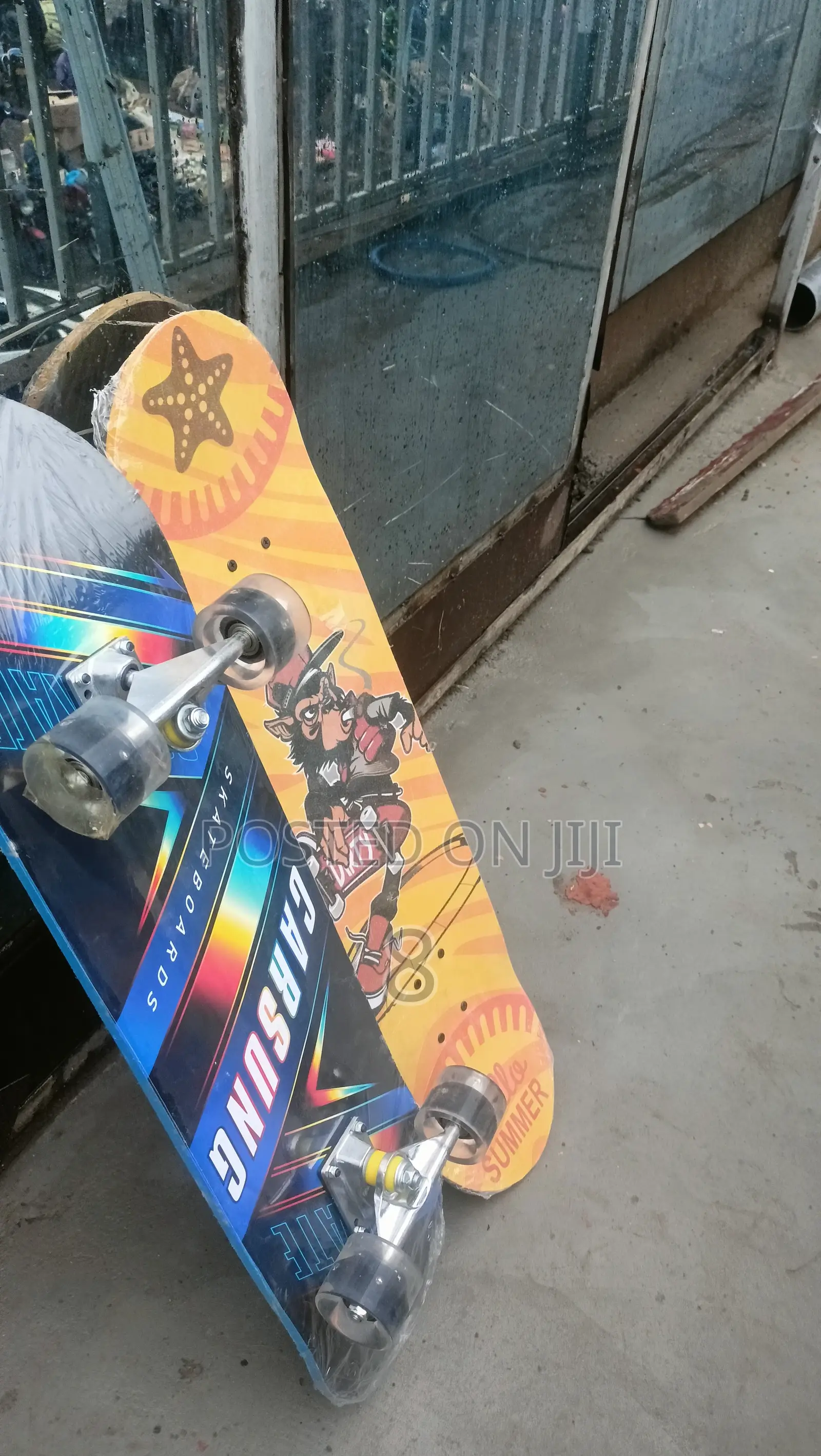 Stylish Adult Skateboard – Glide With Confidence