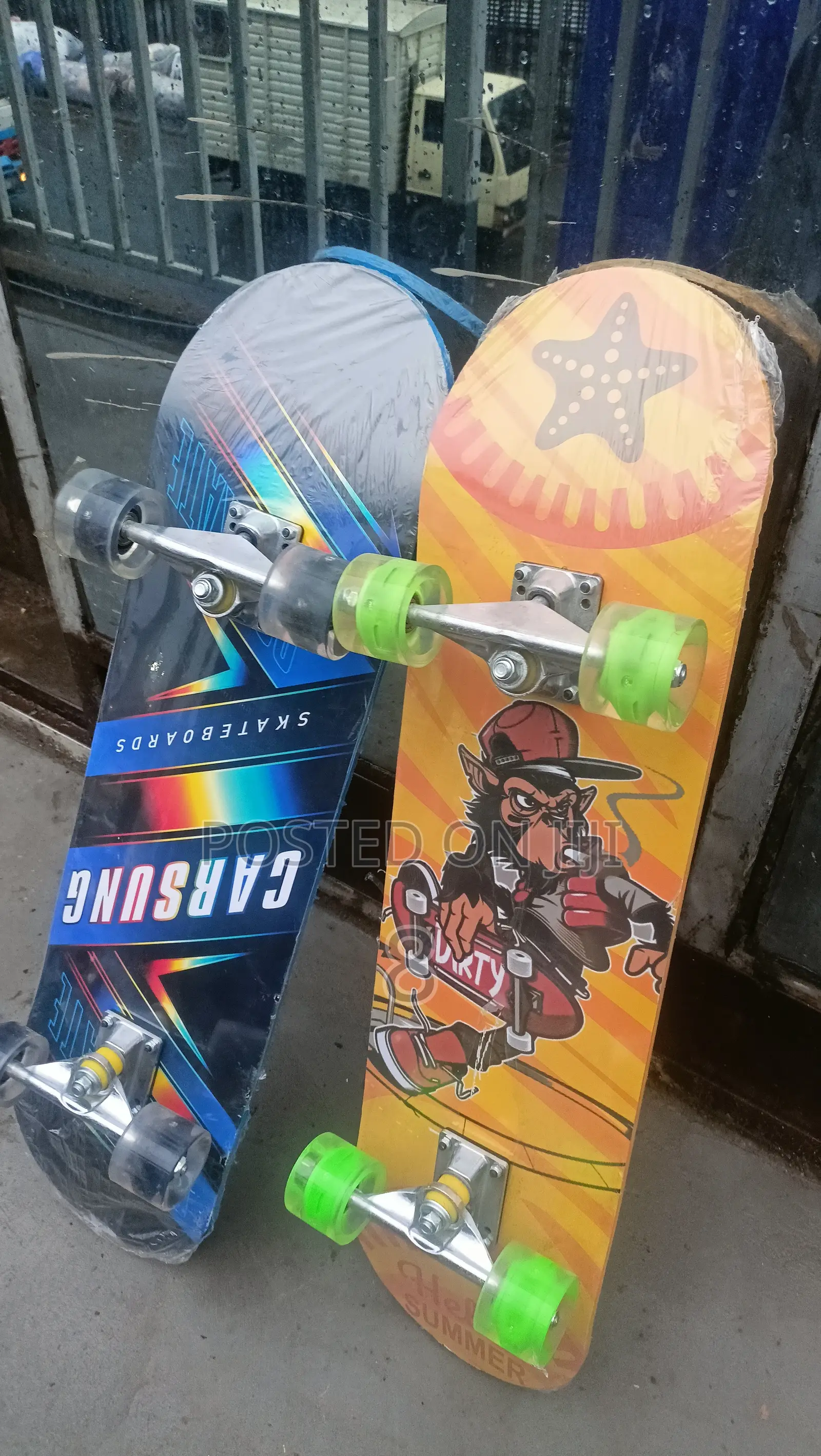Stylish Adult Skateboard – Glide With Confidence