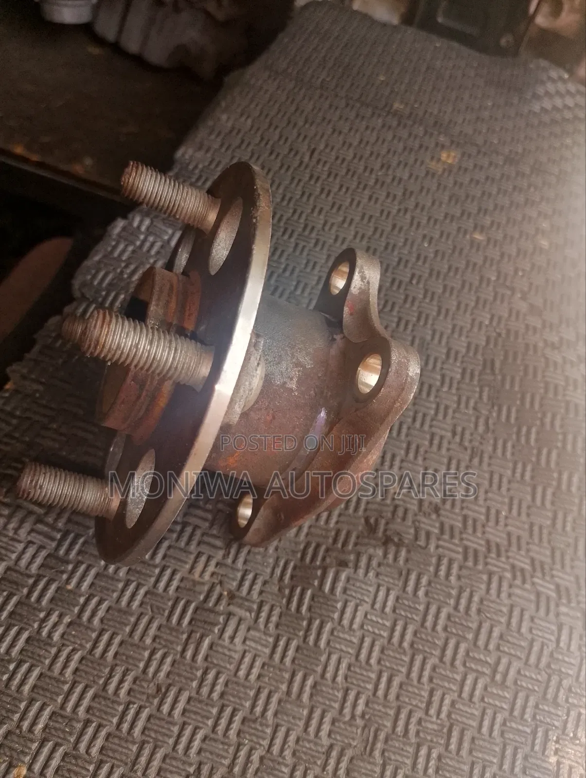 Hub Stand Toyota Axio New Model