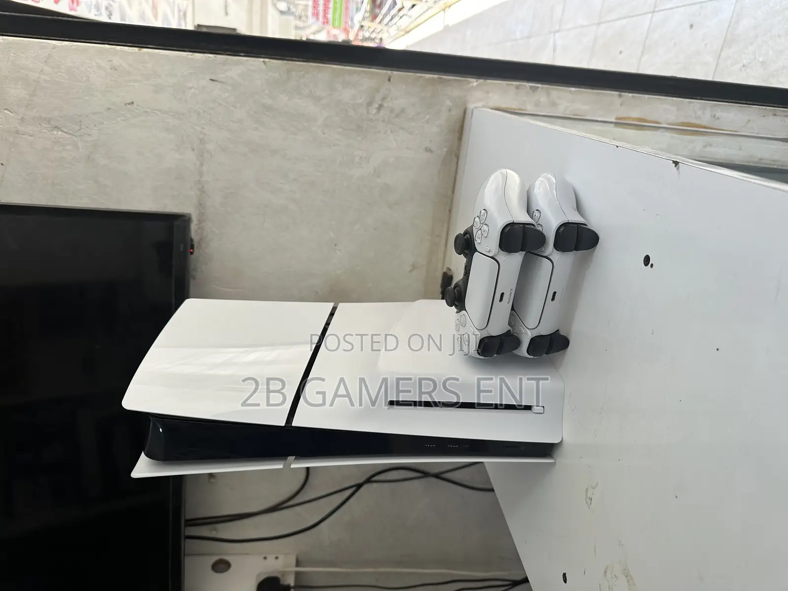Ps5 Slim Used, 2 Pads