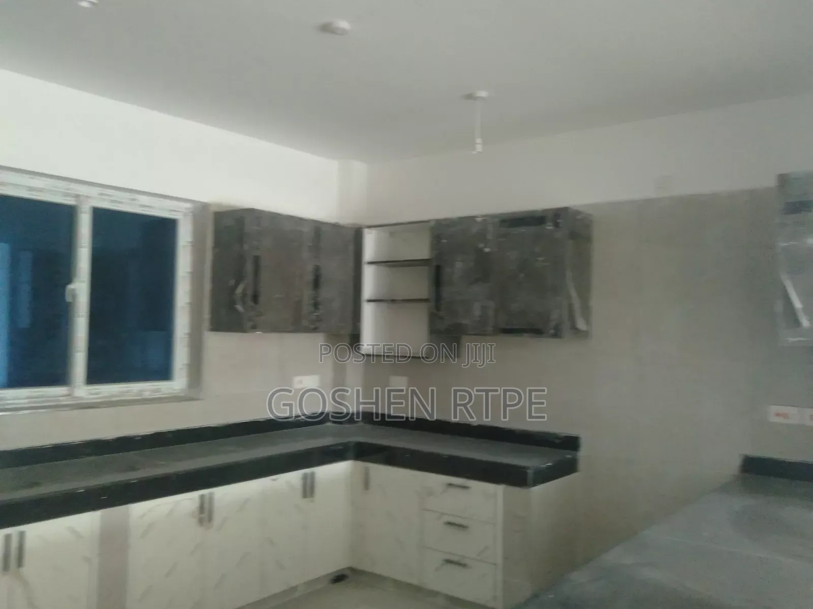 3bdrm Apartment in Kizingo for sale
