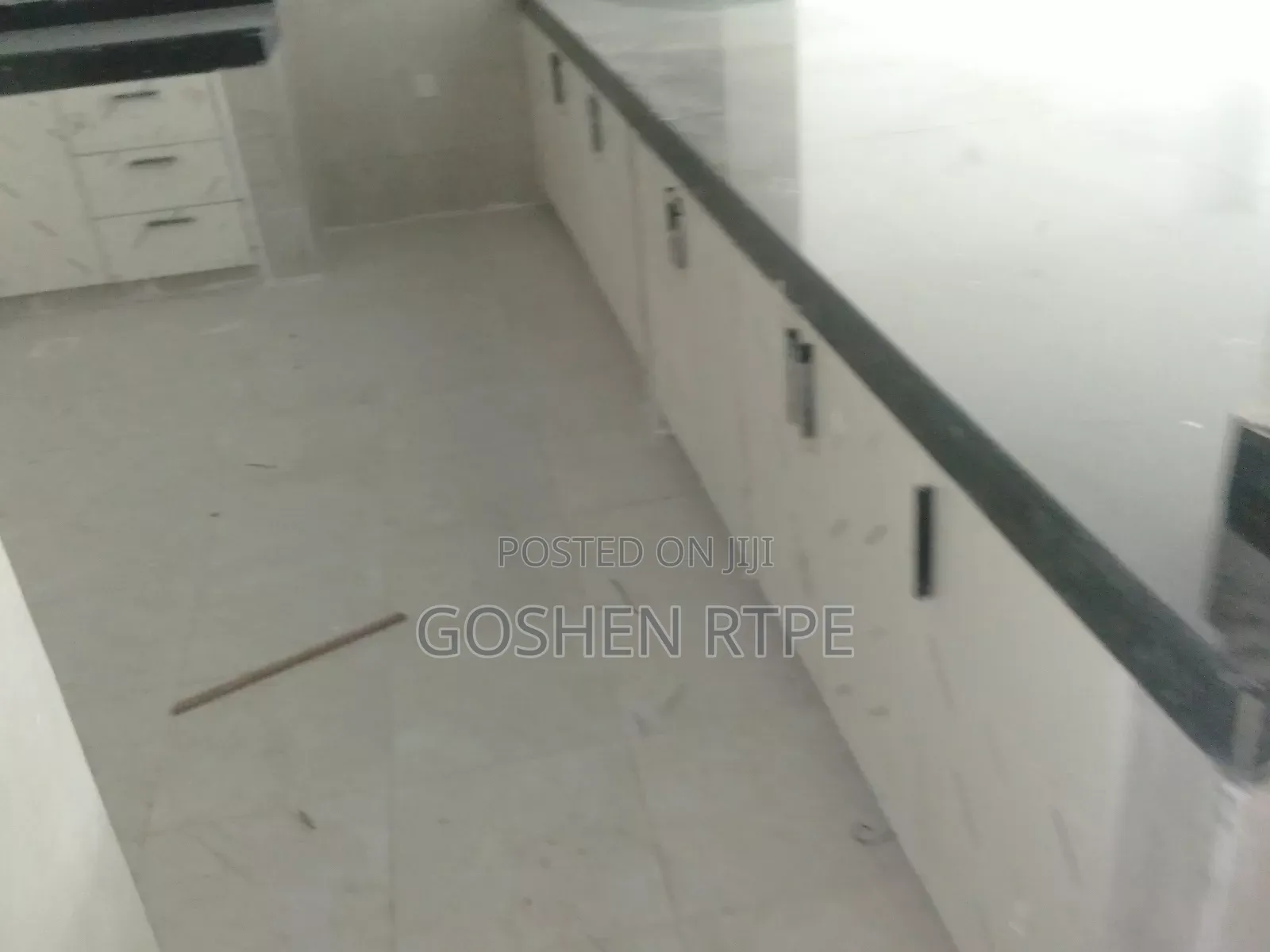 3bdrm Apartment in Kizingo for sale