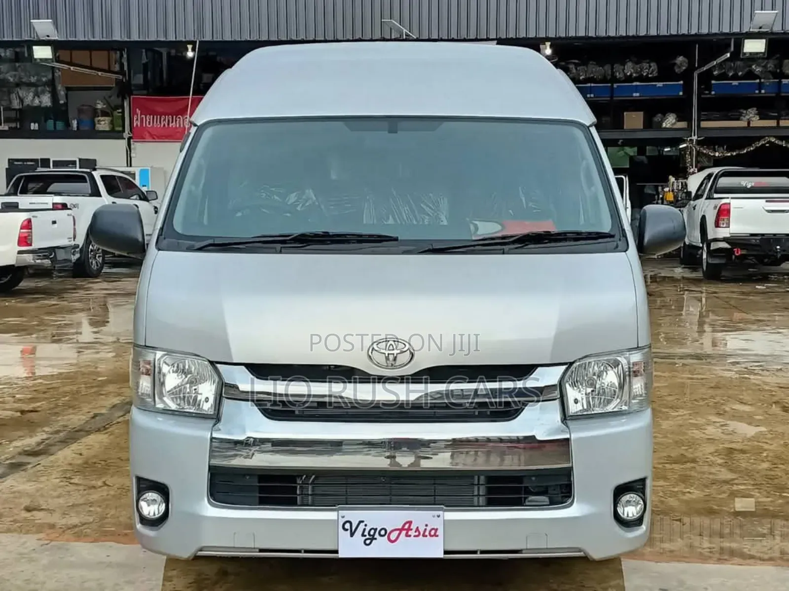 Toyota HiAce 2018 Silver