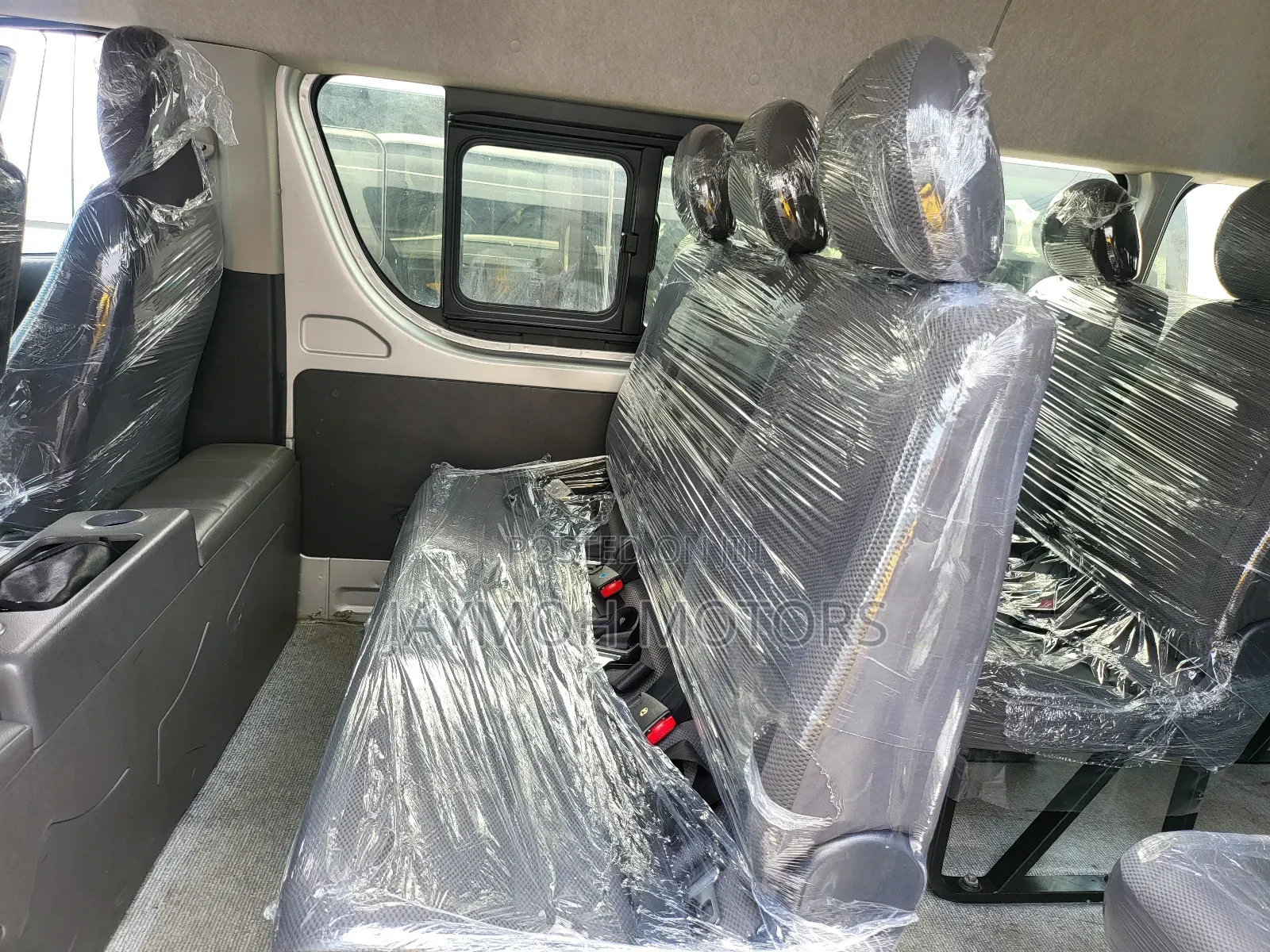 Toyota HiAce 2017 Silver