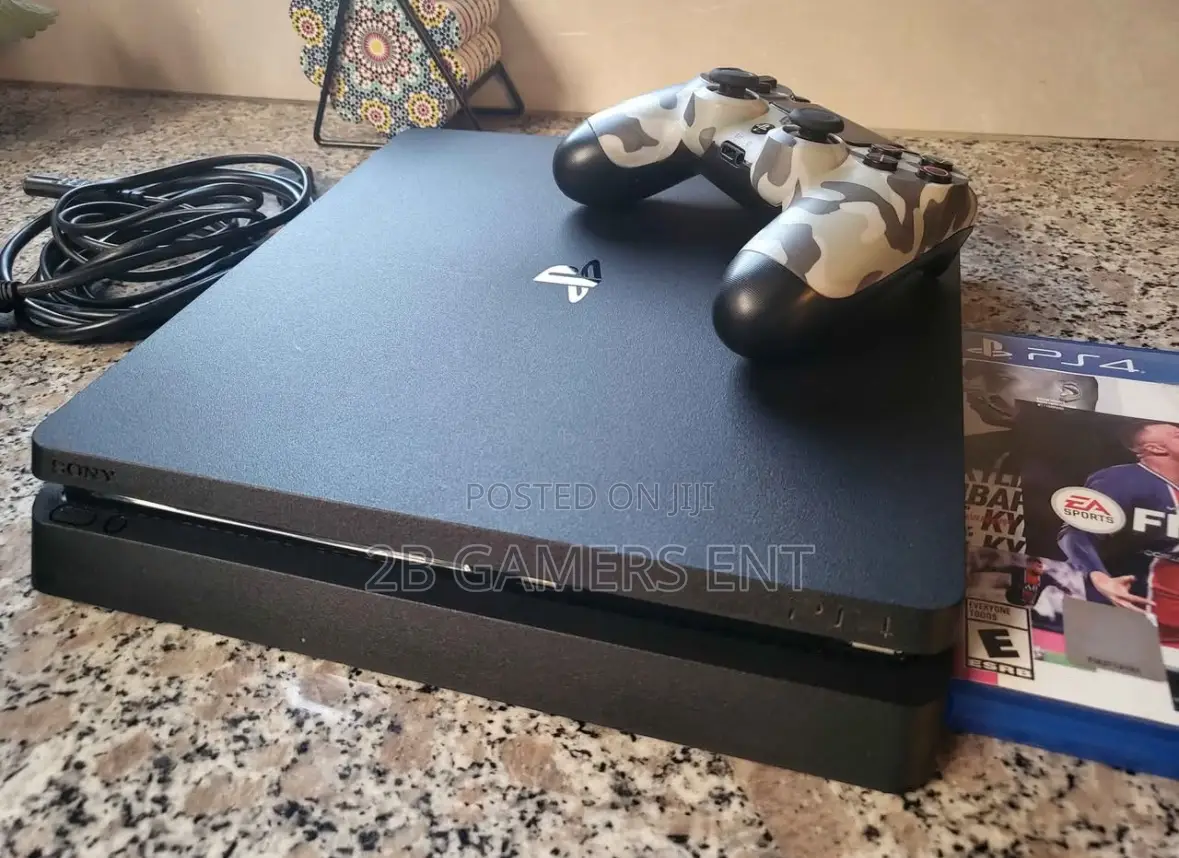 Slim Play Station 4. 1 Used Pad.