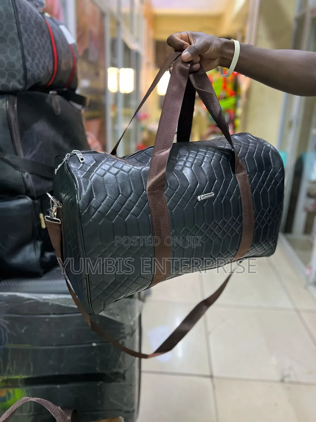 Medium Size Pu Leather Travelling Bags Black Brown Kes 1200