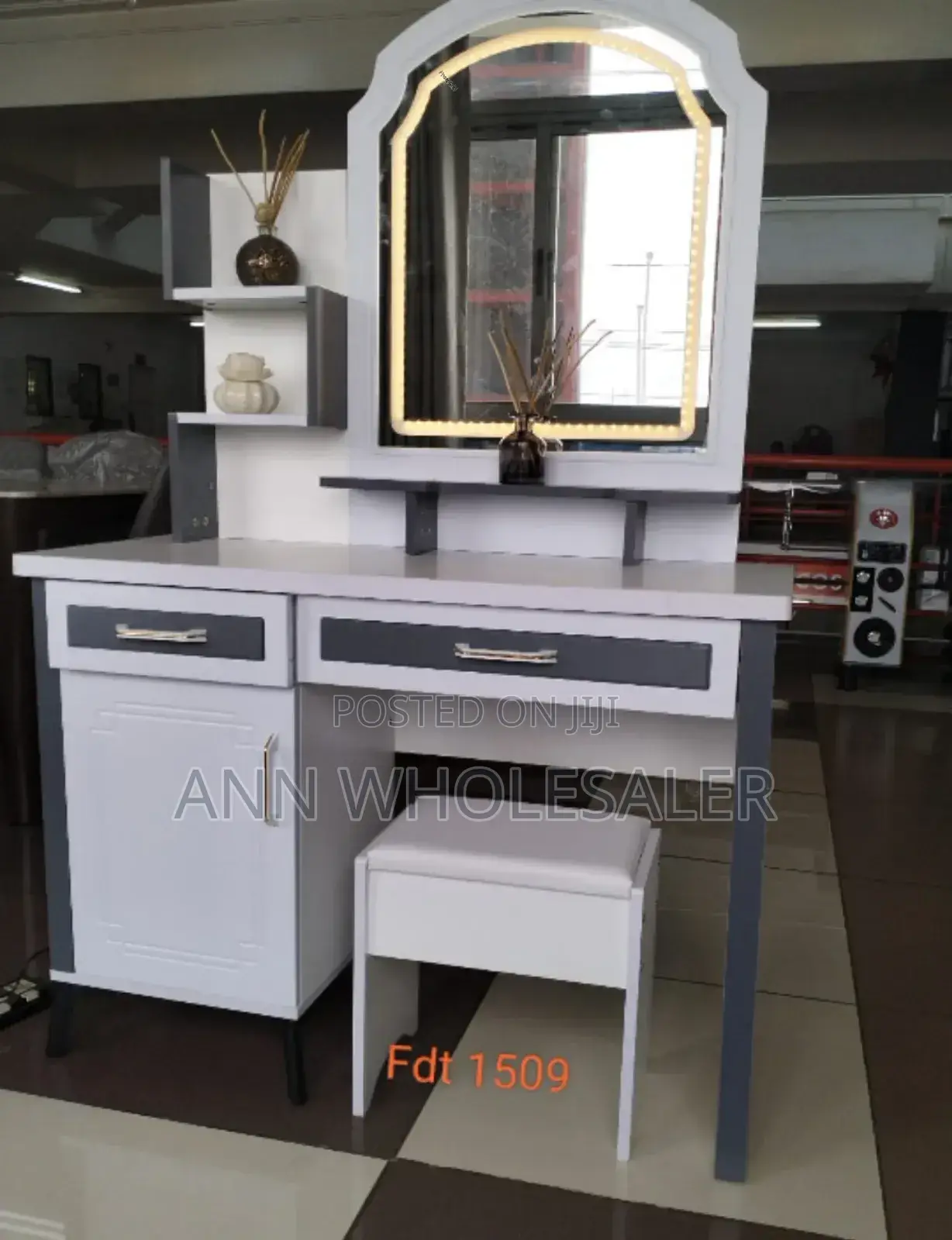 Executive Large Dressing Table With Sliding Mirror DW