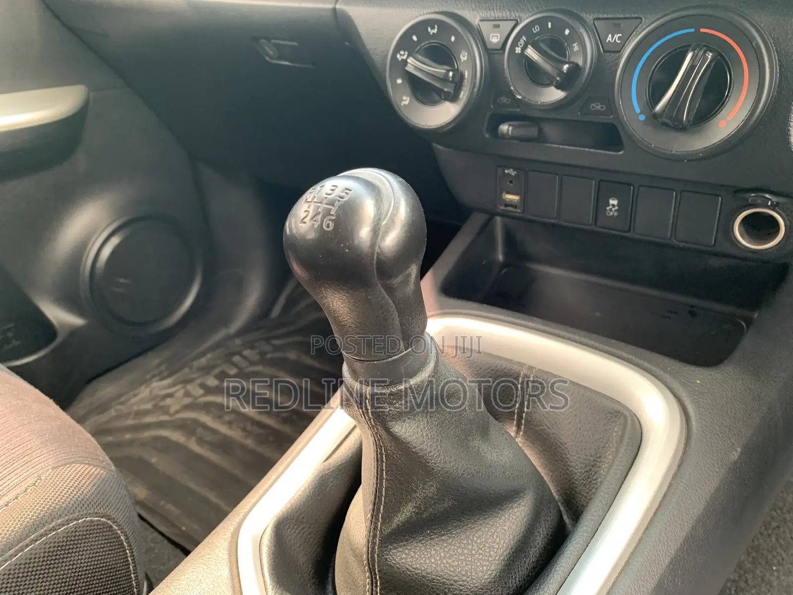 Toyota Hilux 2017 Yellow