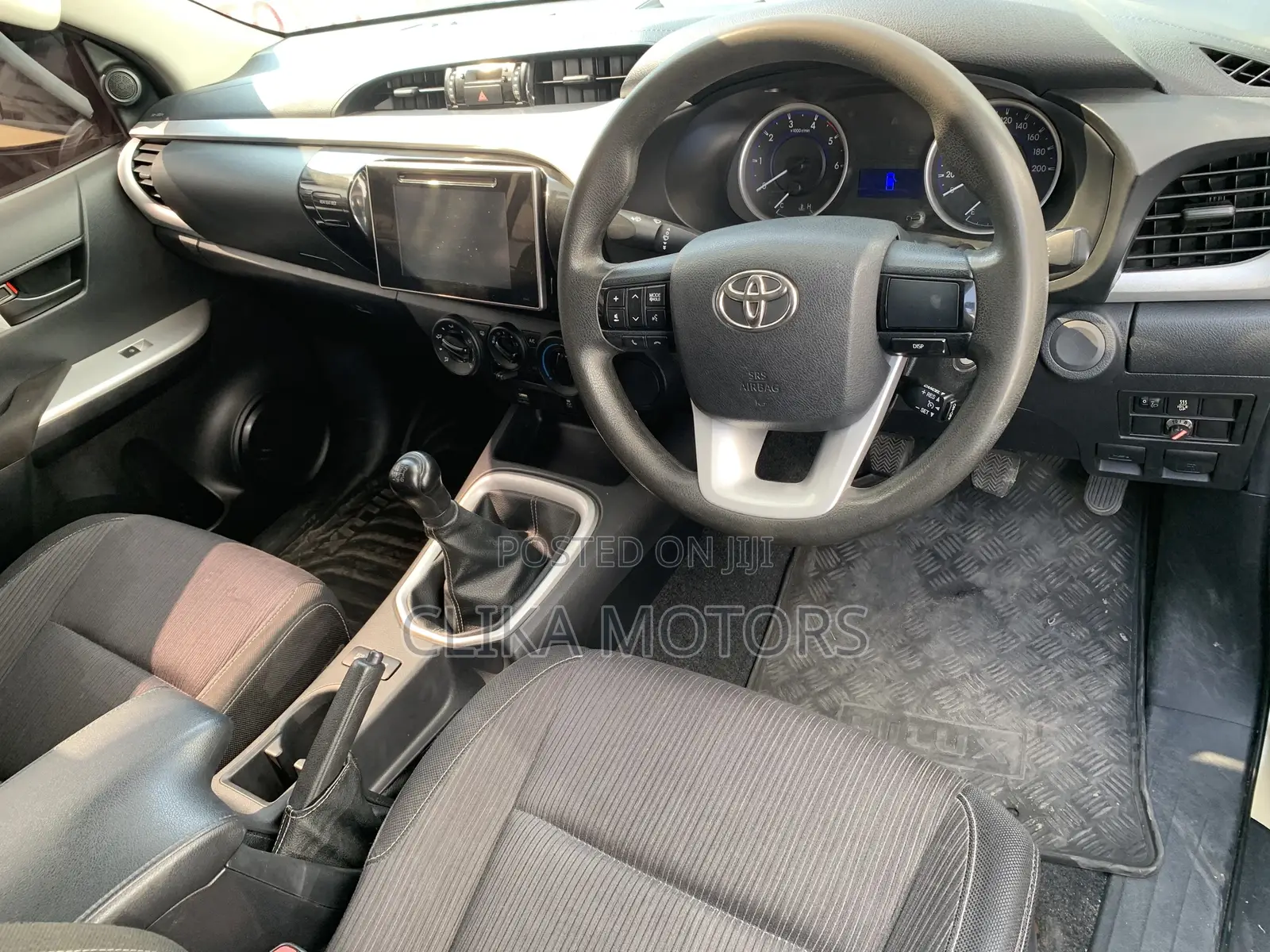 Toyota Hilux 2017 Yellow