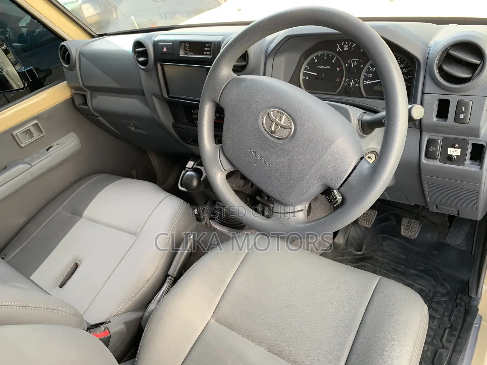 Toyota Land Cruiser 4.6 V8 GX 2016 Yellow