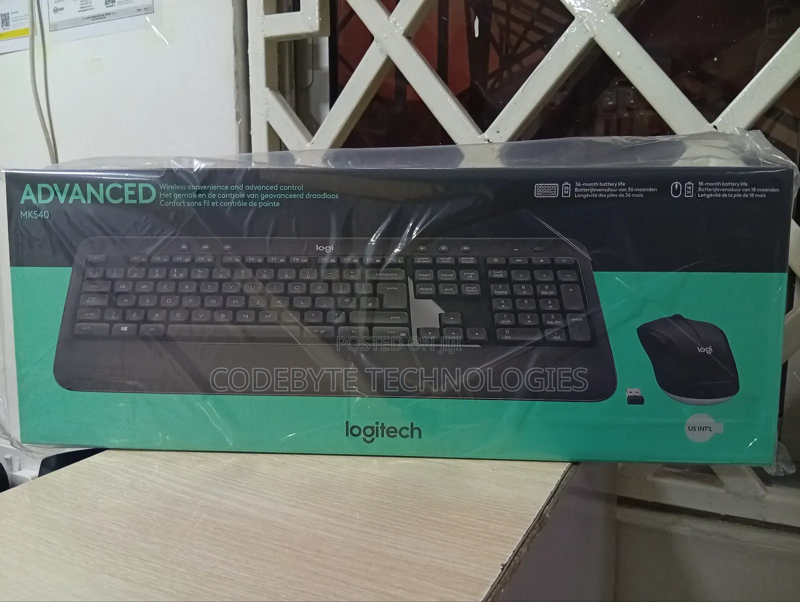 Logitech MK540 Advanced Wireless Keyboard Mouse Combo
