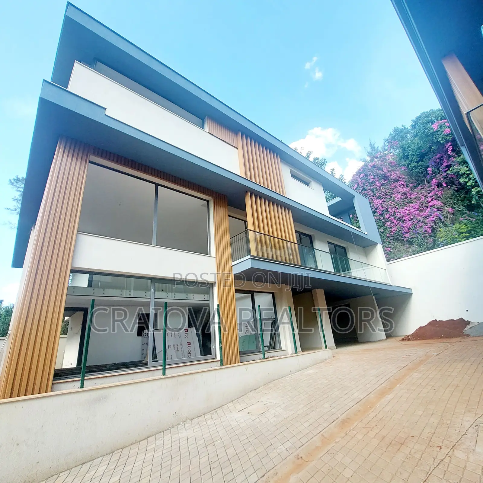 5bdrm Villa in Lavington for sale