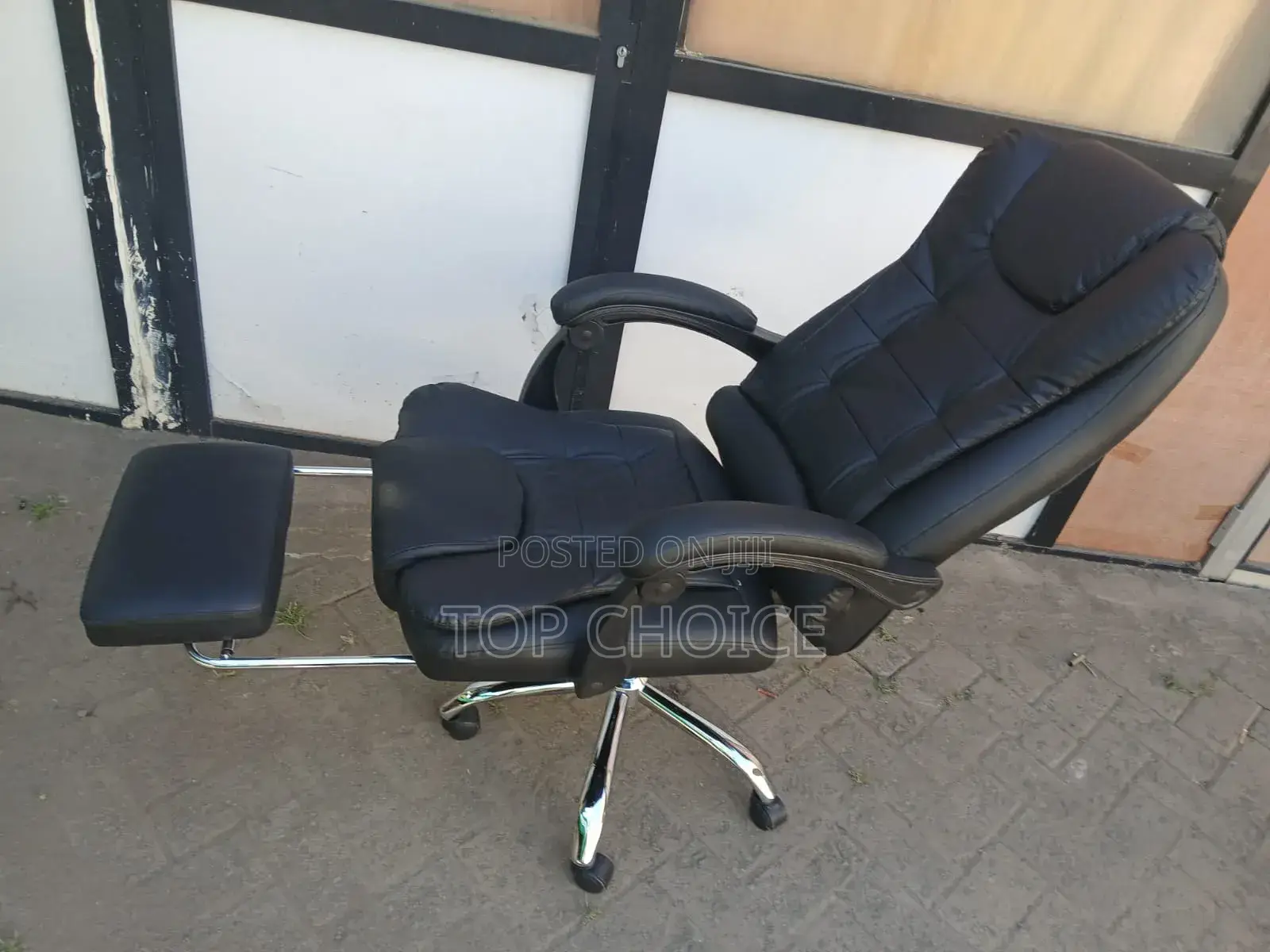 Gaming Chair With Footrest