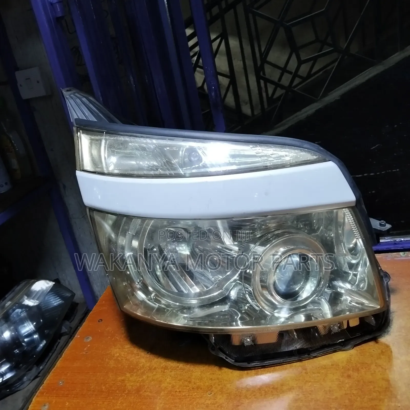 Toyota Voxy 2008/2009 Xenon Headlamp, Clean Ex Japan