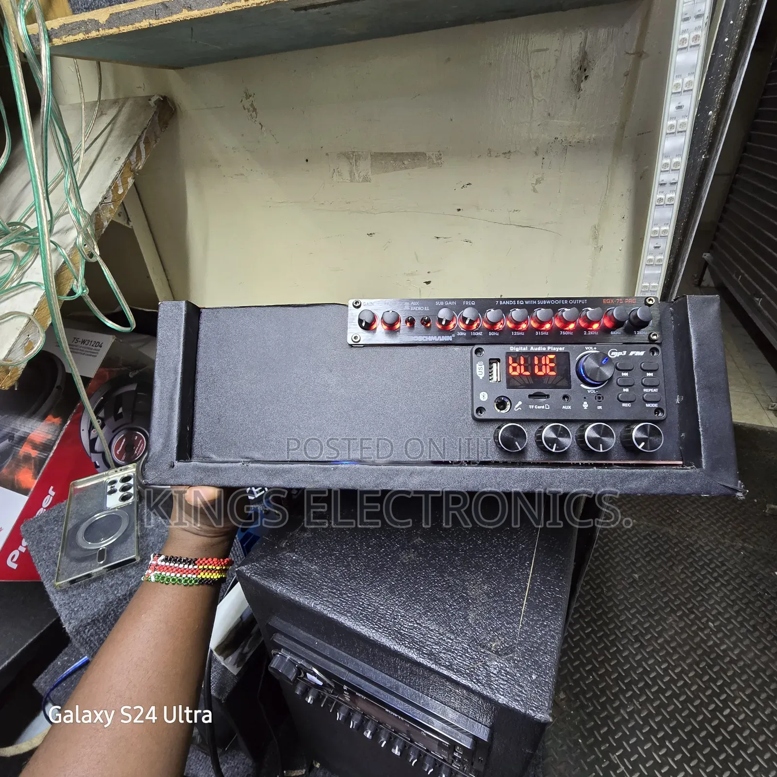 Microphone Amplifier .