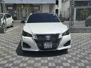 Toyota Crown 2016 White
