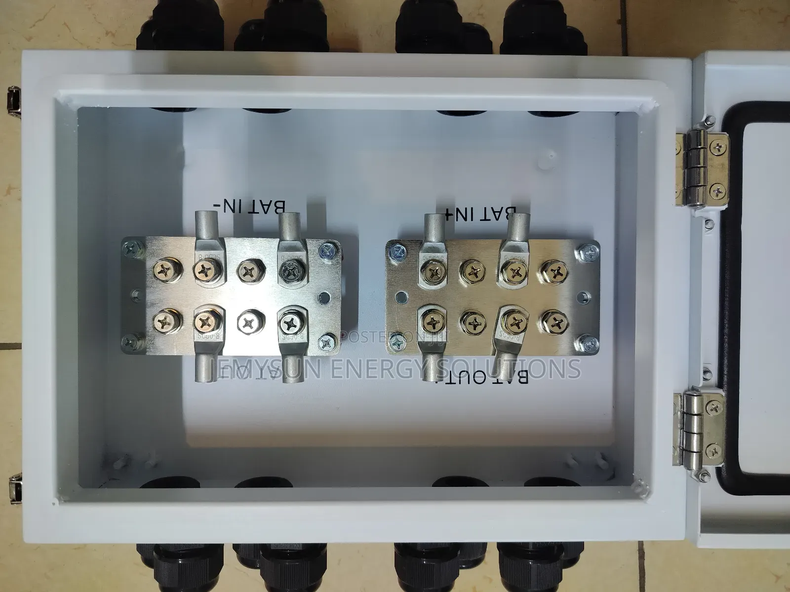 800amps Lv Battery Busbar Combiner Box 4in 4out 800amps Ip65