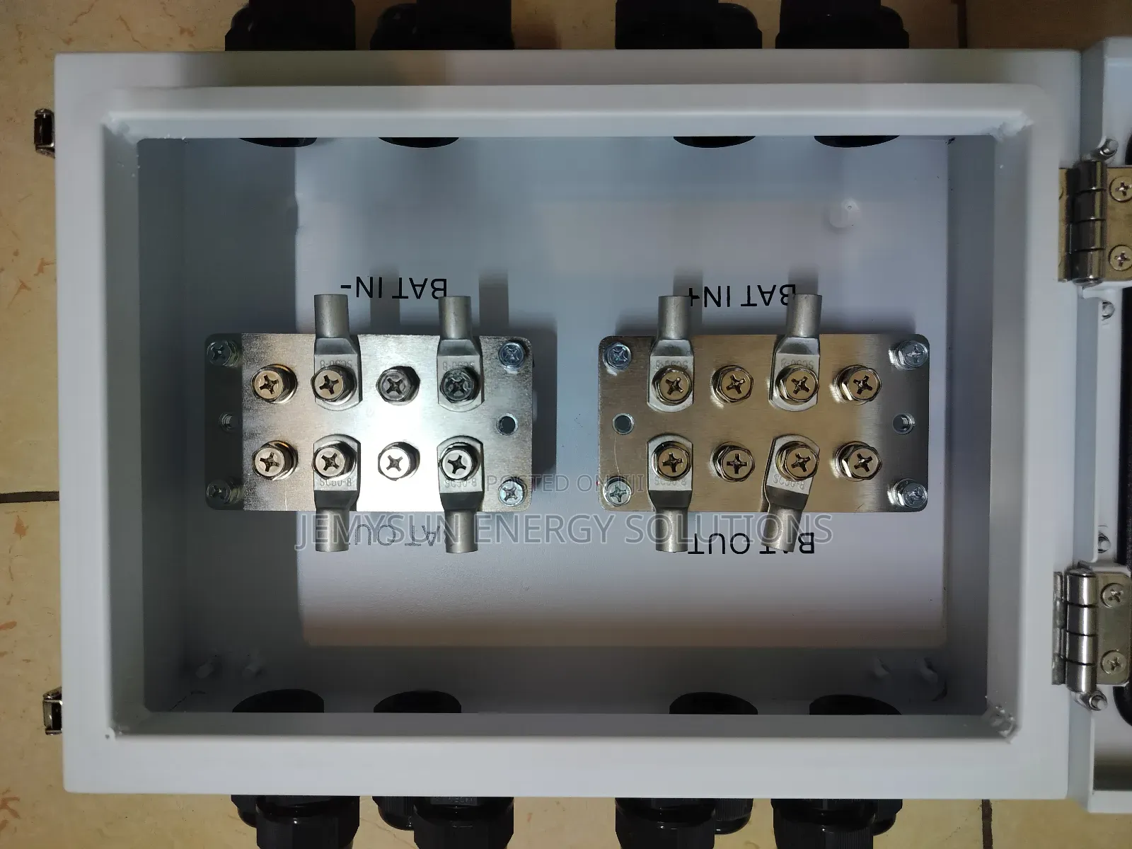 800amps Lv Battery Busbar Combiner Box 4in 4out 800amps Ip65