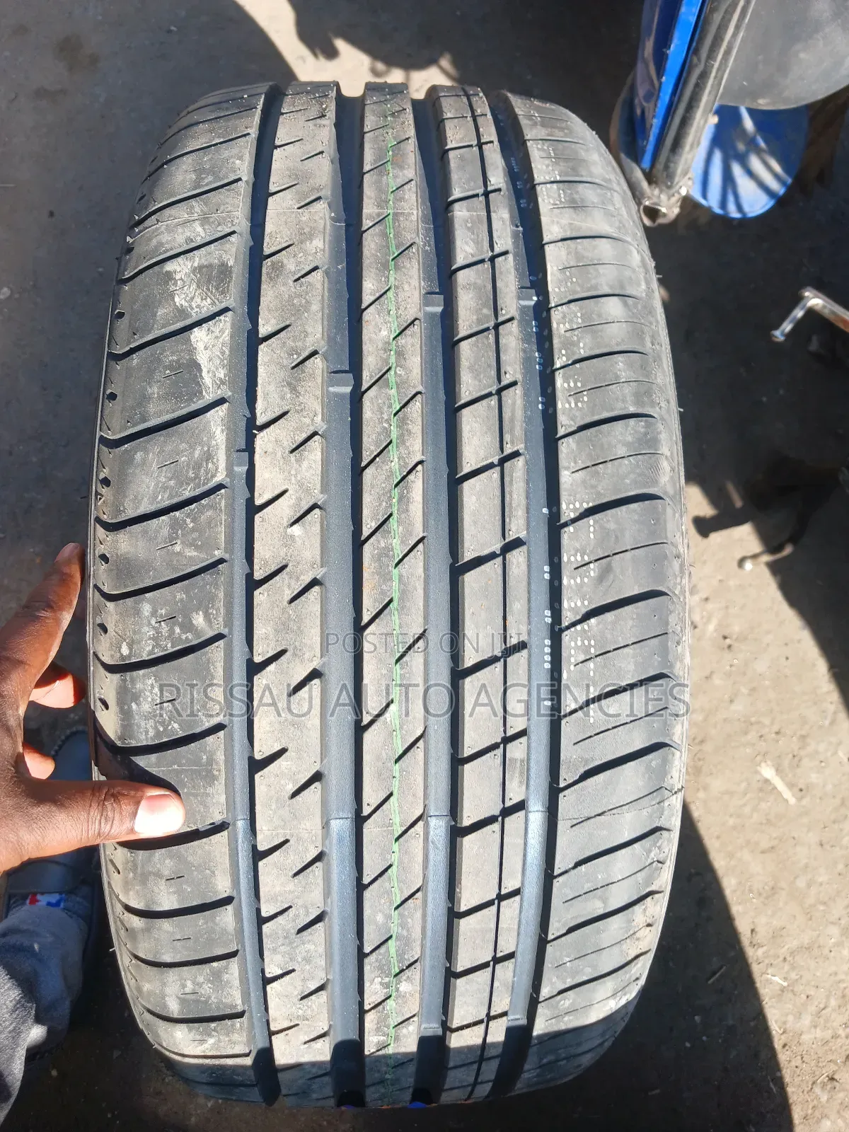 225/45 R 17 Winda Low Profile Tyres Made in China.