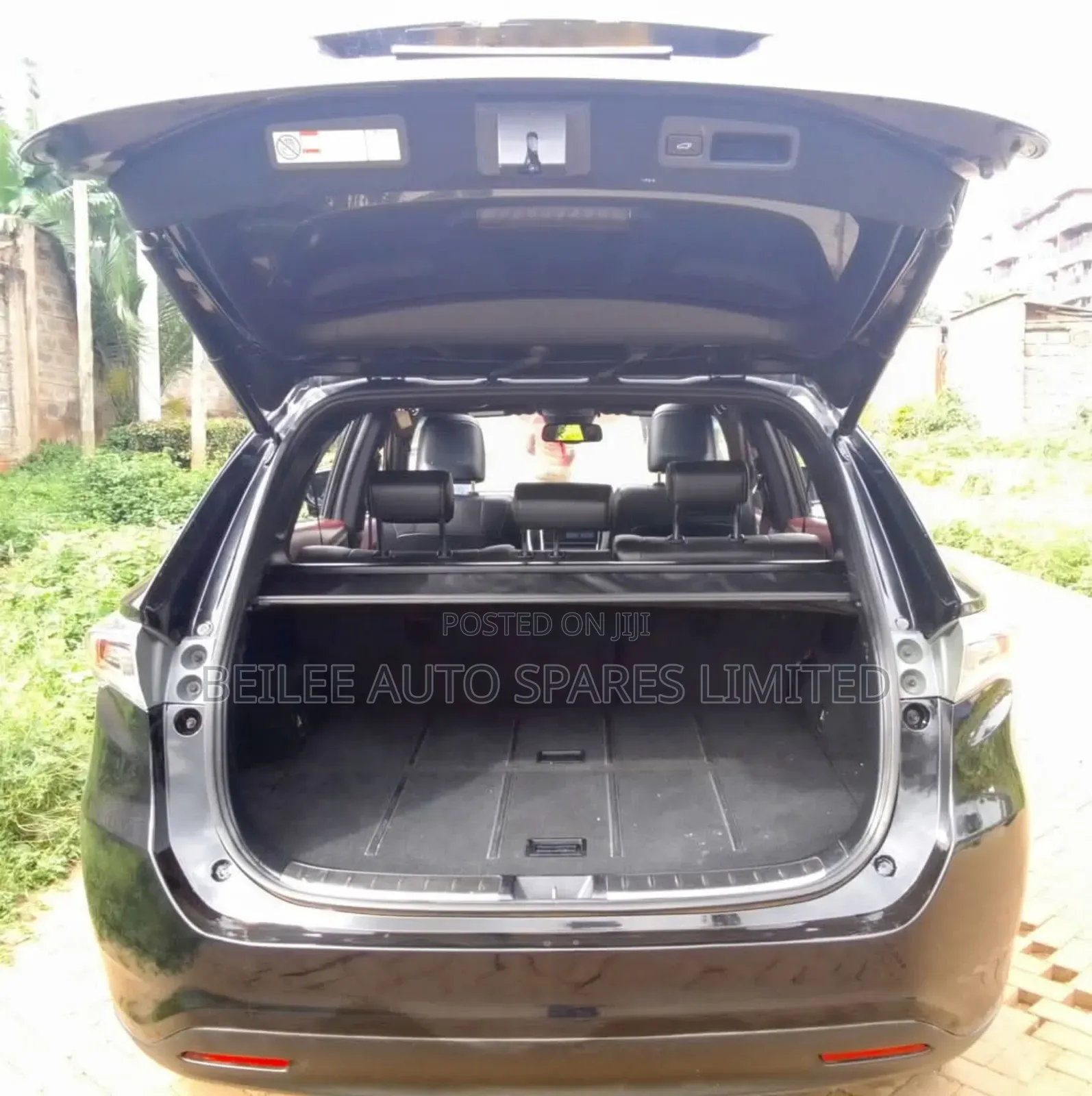 Toyota Harrier Retractable Luggage Cover
