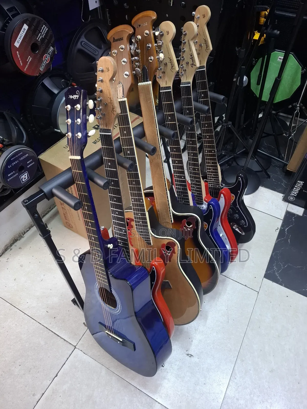 Soundking Dg036/7 Multi Guitar Stand