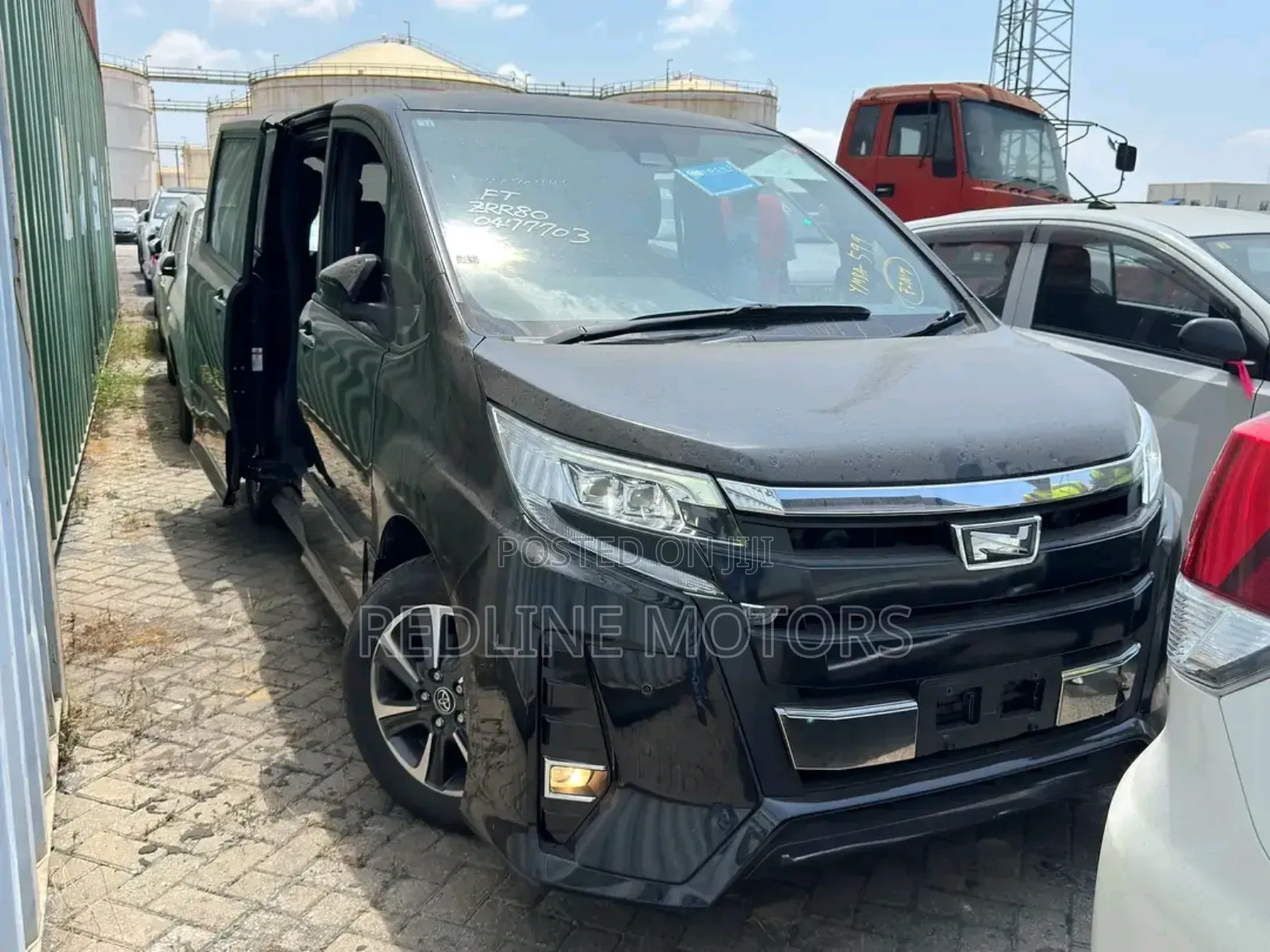 Toyota Noah 2.0 AWD (7 Seater) 2018 Black