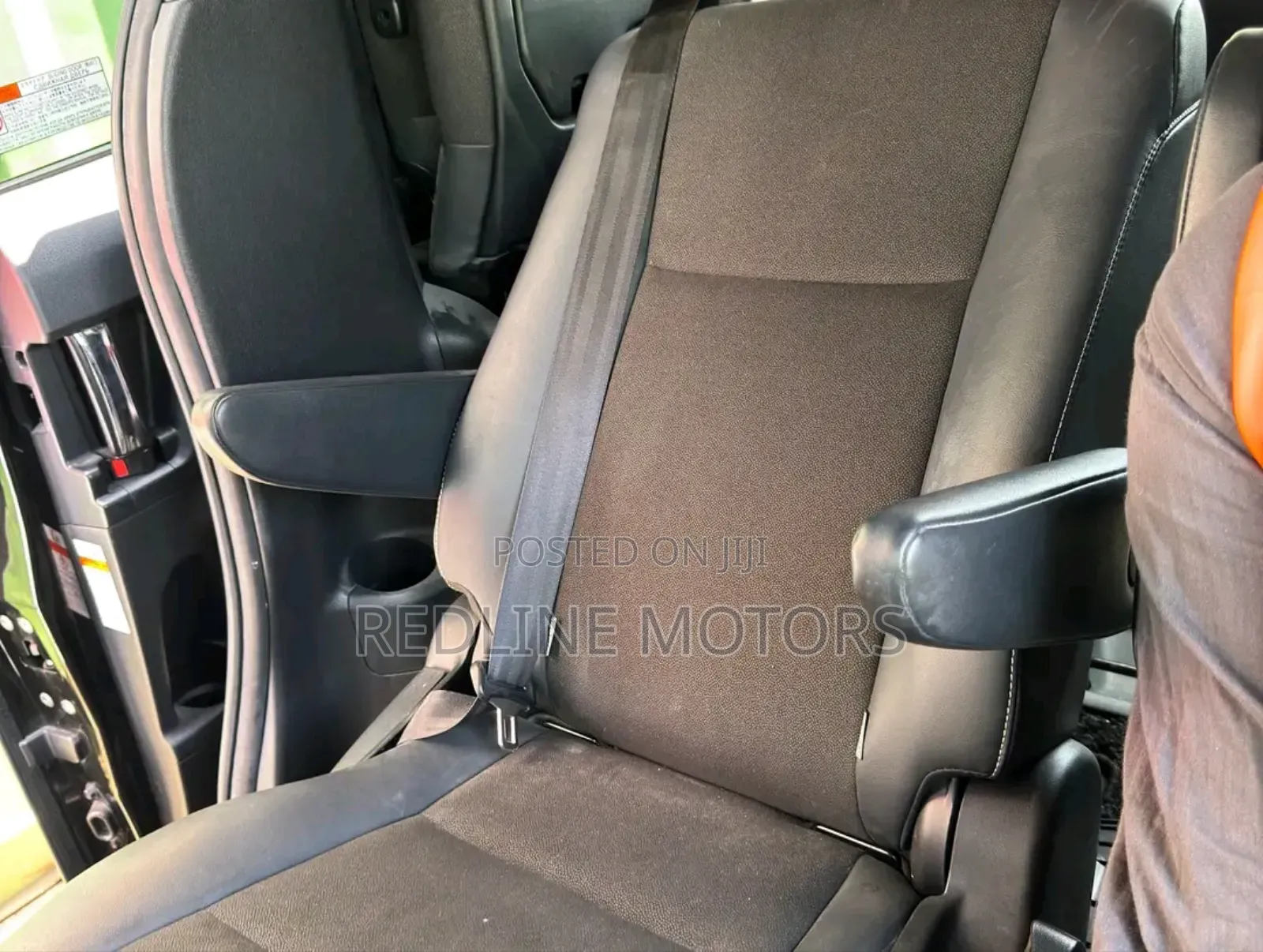 Toyota Noah 2.0 AWD (7 Seater) 2018 Black