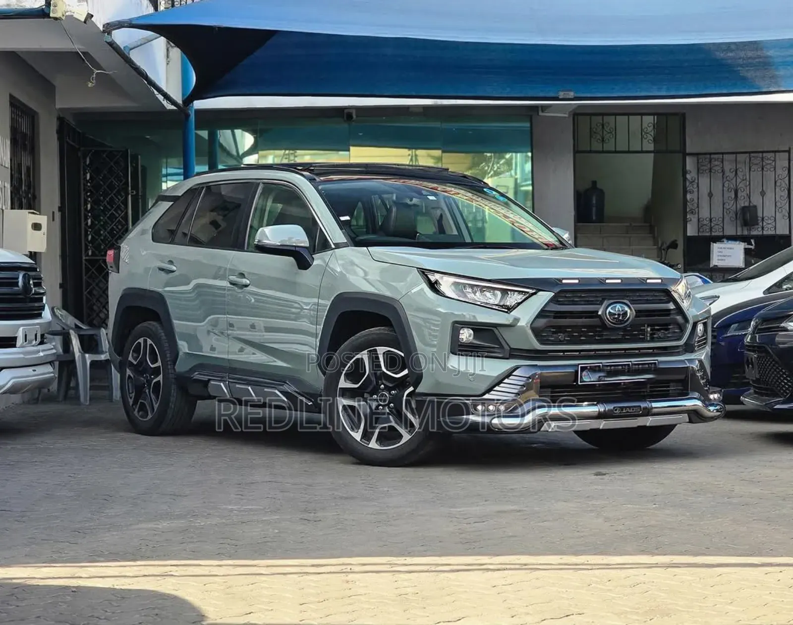 Toyota RAV4 XLE Premium AWD 2020 Green