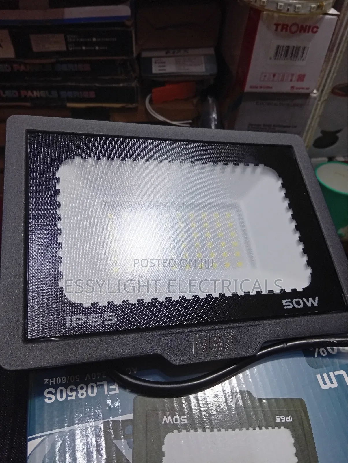 Max Floodlight